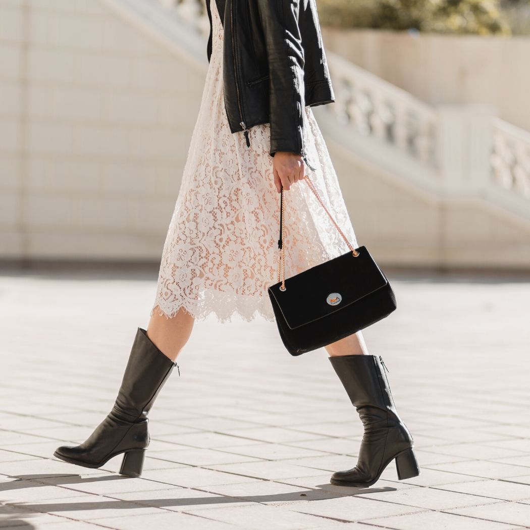 Jakie dodatki pasują do koronkowej sukienki? Podpowiadamy!